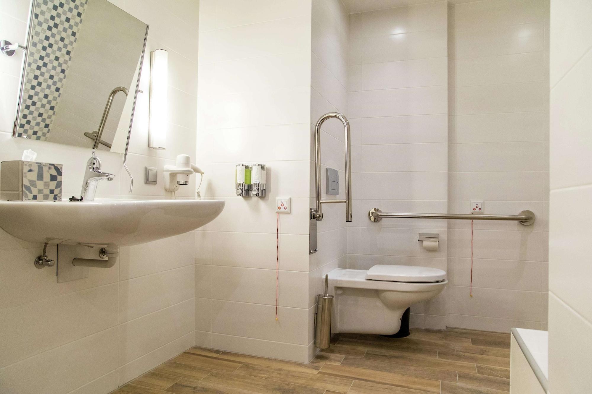 מלון Hampton By Hilton ברסט מראה חיצוני תמונה